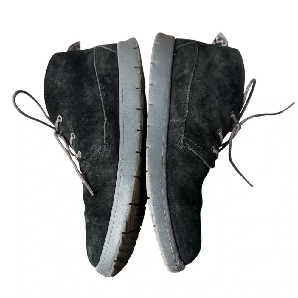 Ugg Kids Canoe Suede Chukka Boots Black Boys Size 4 US Big Kid Shoes Lace Up